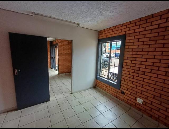 INDUSTRIAL PROPERTY TO RENT IN HENNOPSPARK